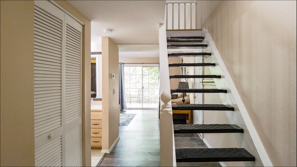 Building Photo - 420 Fall Creek Dr