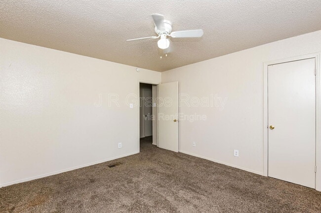 Building Photo - 5919 Shadydell Dr