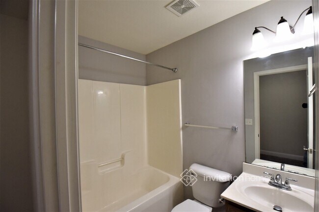 Building Photo - 300 Everly Cir