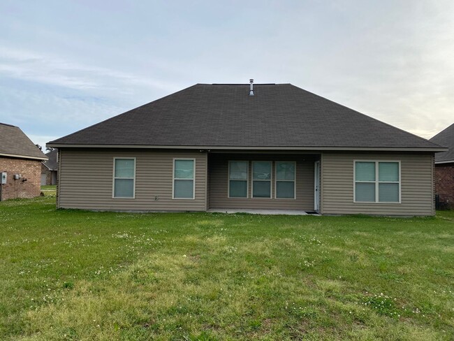 Building Photo - Beautiful 3 bedroom home