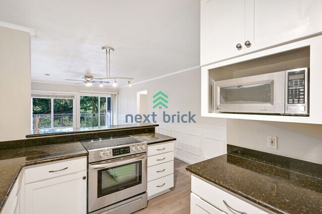 Primary Photo - Beautiful home with 2 beds and 1 bath for ...
