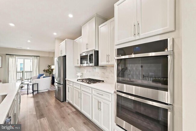 Building Photo - 24274 Thurso Sq