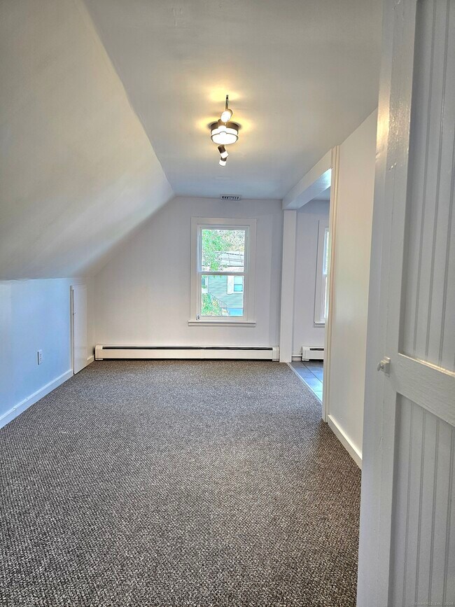 Building Photo - 4 Knoll Ave