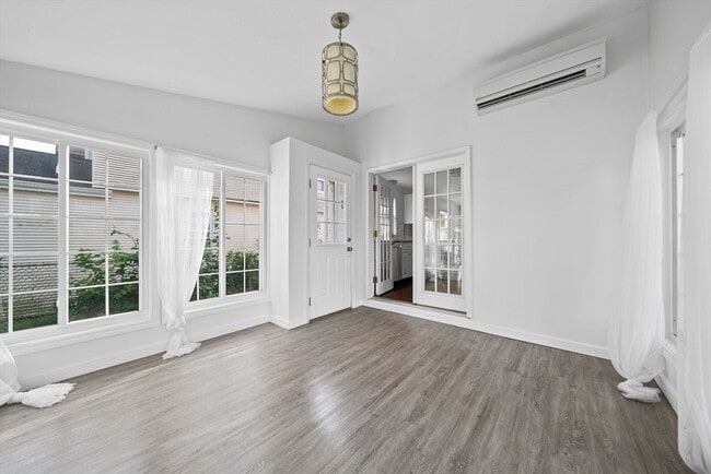 Building Photo - 8 Petrel Rd