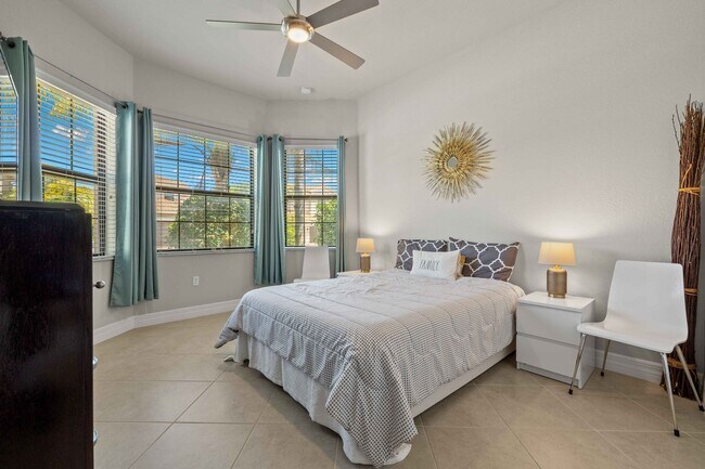 Building Photo - ** MARBELLA ISLES ** 4 BED / 3 BATH - SING...