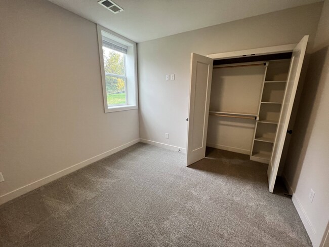 Building Photo - 11014 S Millstone Dr