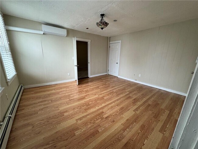 Building Photo - 40-40 Freebody St