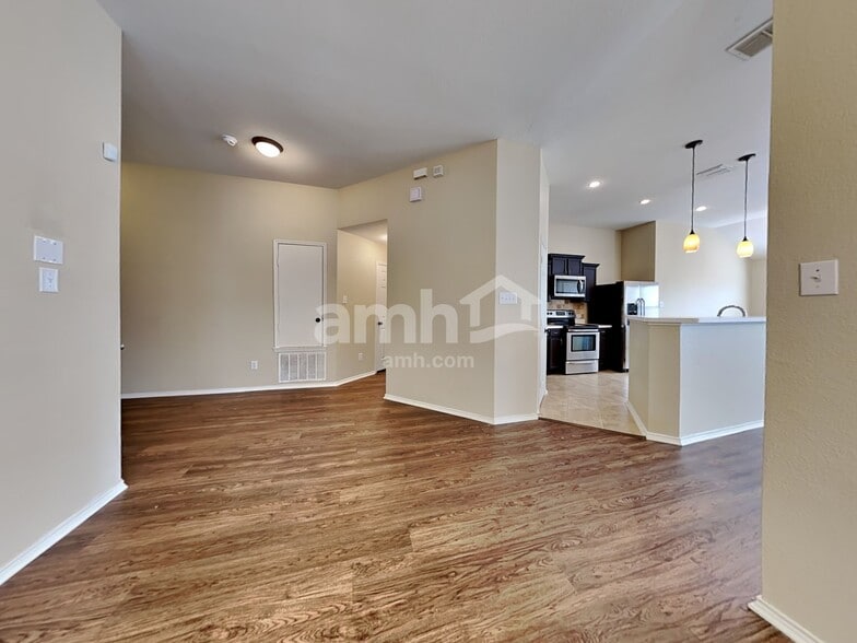 Building Photo - 2020 Fairview Dr