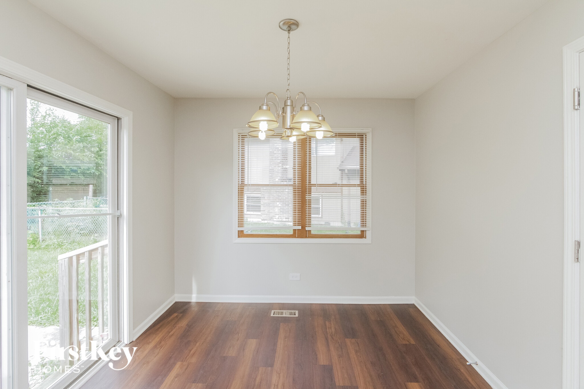 Building Photo - 5144 Oakwood Ct