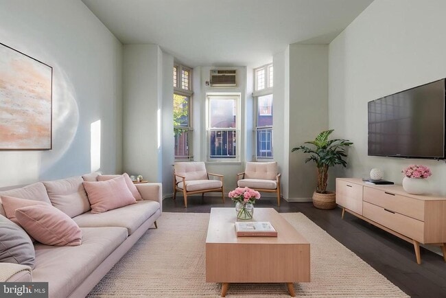 Building Photo - 2137 Spruce St