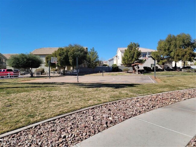Building Photo - BOULDER RANCH-TWO PRIMARY SIZED BEDROOMS!!!