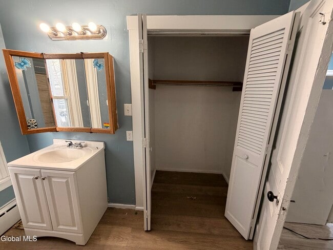 Building Photo - 18 Swan St