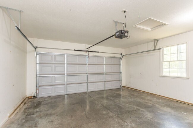 Building Photo - 3 Bedroom Home in Massanutten!!!