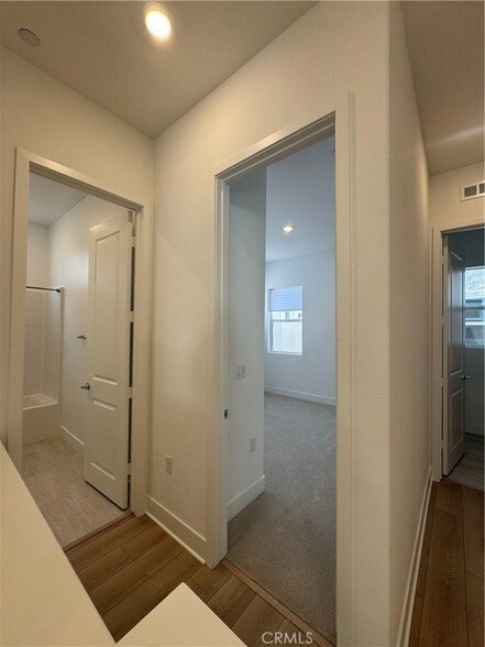 Building Photo - 436 Loon