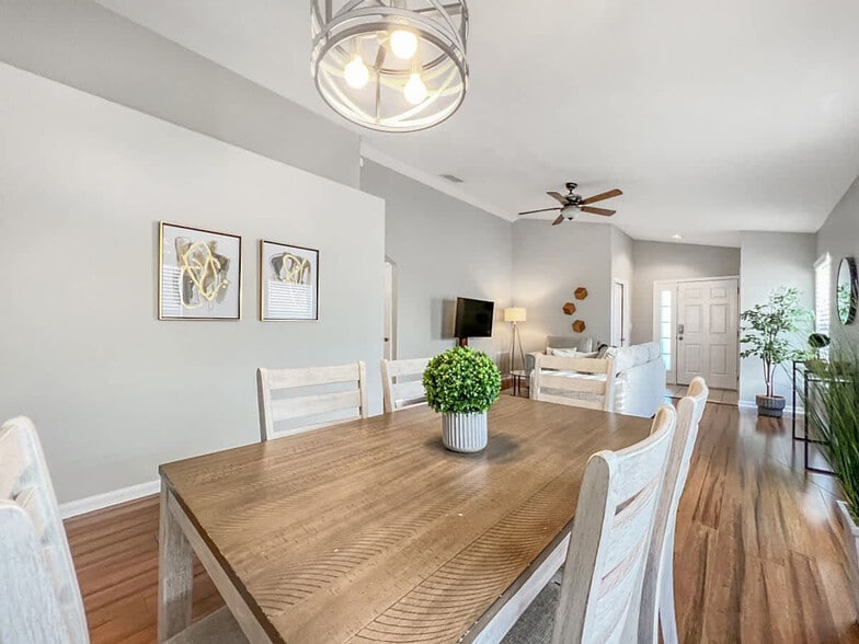 Building Photo - 24604 Siena Dr