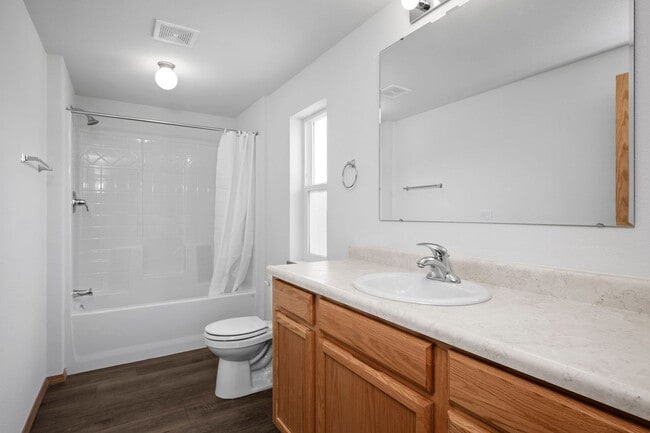 Building Photo - Brand New University District Home - Conve...