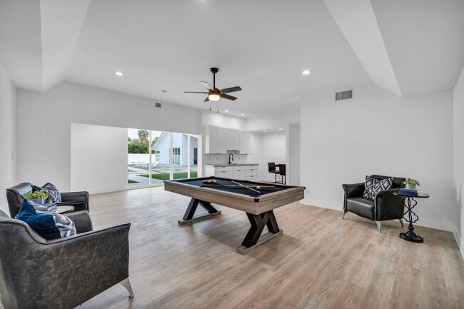 Building Photo - Meticulously renovated single-story contemporary estate