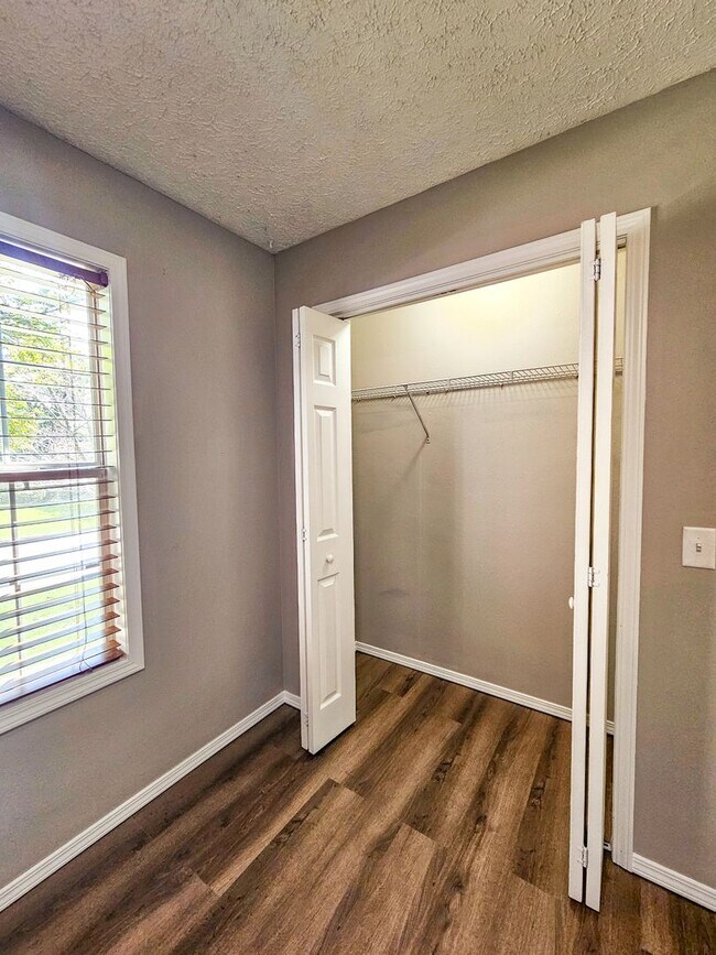 Building Photo - 1257 W Bridgewood Pl
