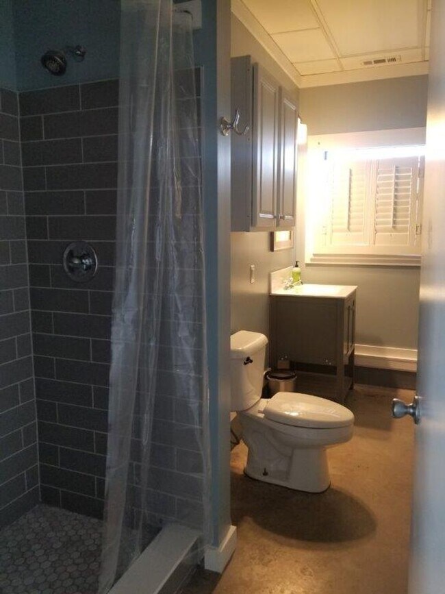 Building Photo - 6047 Wayne Memorial Dr