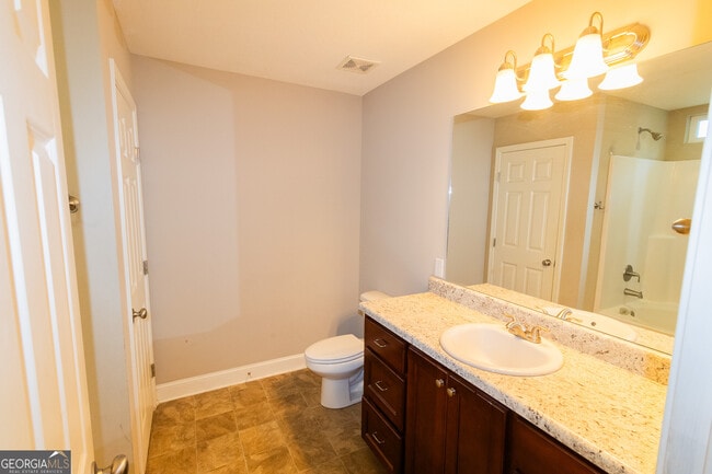 Building Photo - 173 Stillwater Dr