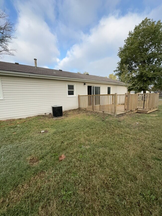 Building Photo - "Charming 3-Bedroom Home with 2 Full Baths and 1580 Sq Ft of Living Space in Wichita!"