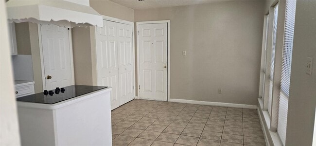 Building Photo - 2207 St James Ct