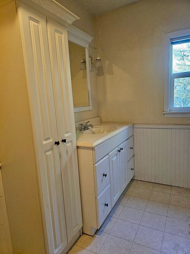 Building Photo - Beautiful 3 Bedroom/2.5 Bath in Lolo MT!