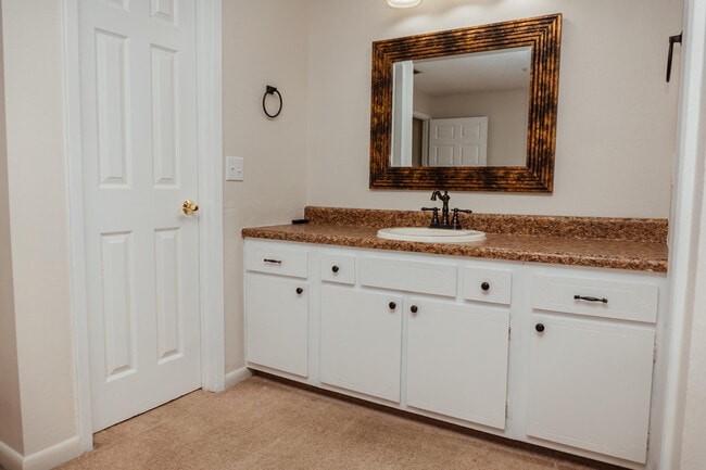 Building Photo - 410 Tanglewood Dr