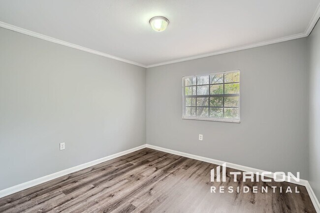 Building Photo - 513 Oakhurst St