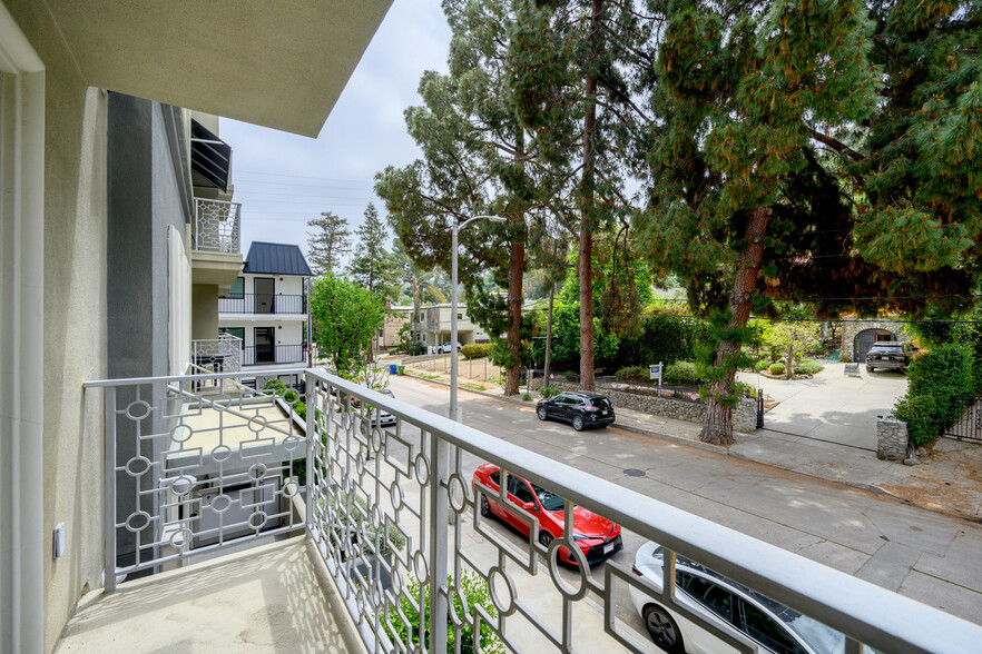 Building Photo - 11023 Fruitland Dr