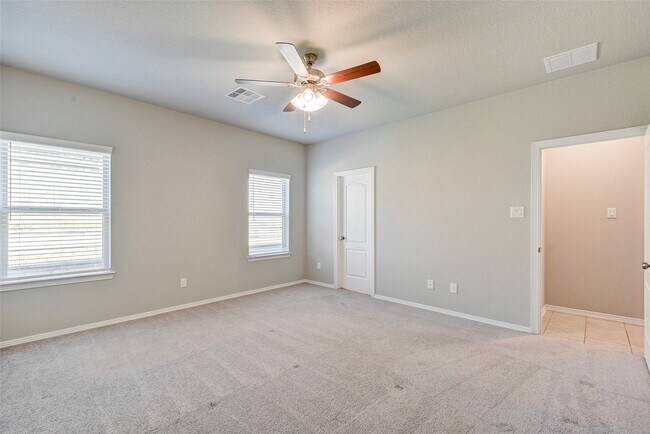 Building Photo - 40735 Gate Ridge Dr