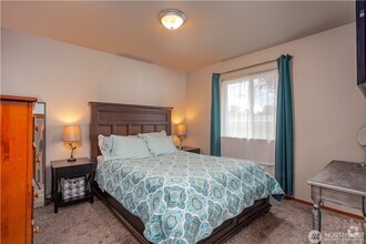 Building Photo - Stunning Home in East Wenatchee