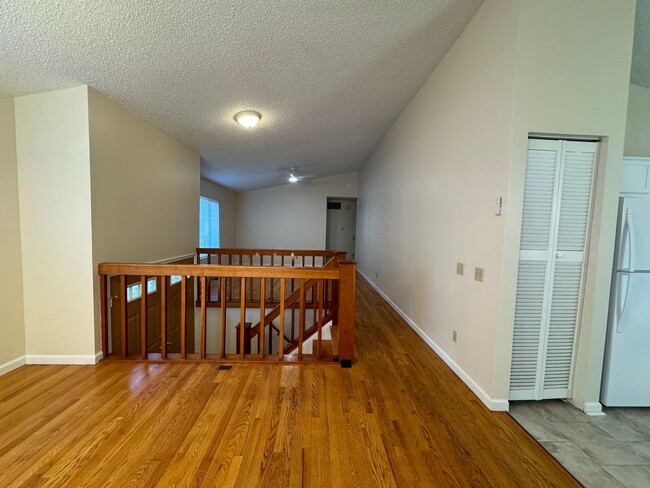 Building Photo - Beautiful home on quiet cul-de-sac/ 6 MONTH LEASE OPTION