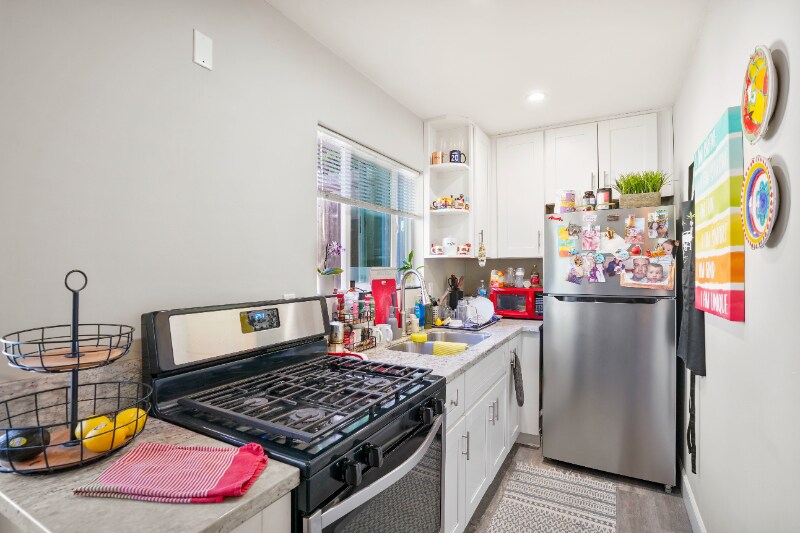 Building Photo - 933 21st St