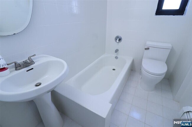 Building Photo - 2335 Hudson Terrace