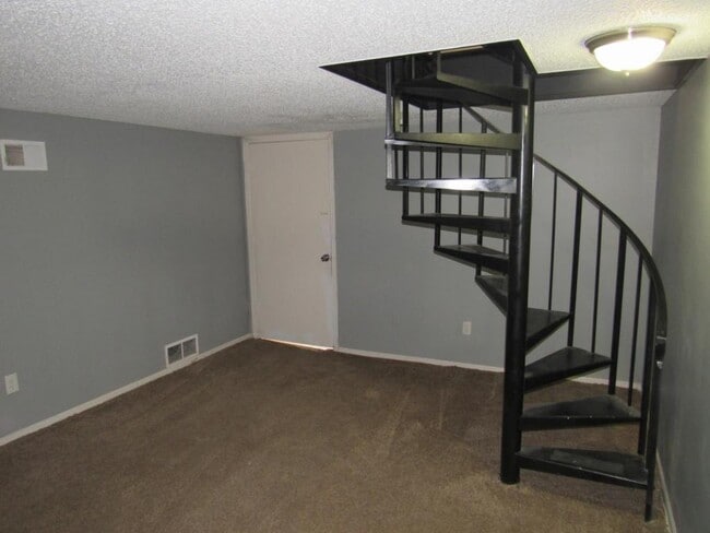 Building Photo - 8705 Countryshire Lane - Unit #1