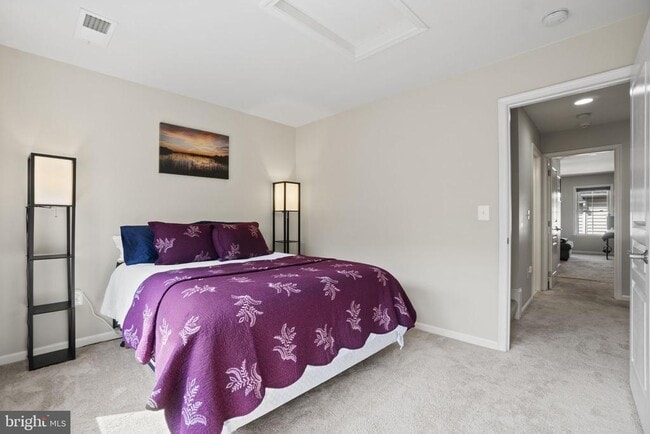 Building Photo - 2509 S Kenmore Ct