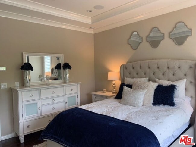 Building Photo - 51 Ivory Petal