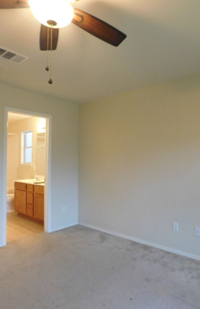 Building Photo - Available NOW!!!! Beautiful 3 bedroom, 2.5...