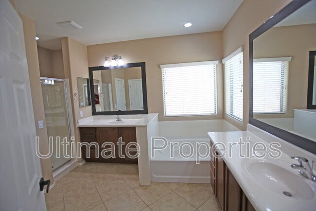 Building Photo - 18028 W Golden Ln