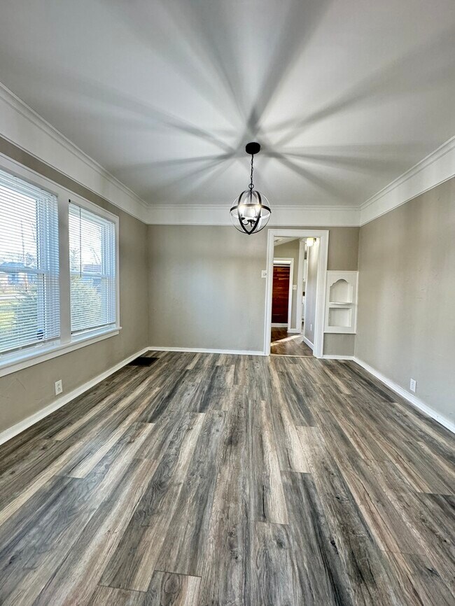 Building Photo - Beautiful updated home