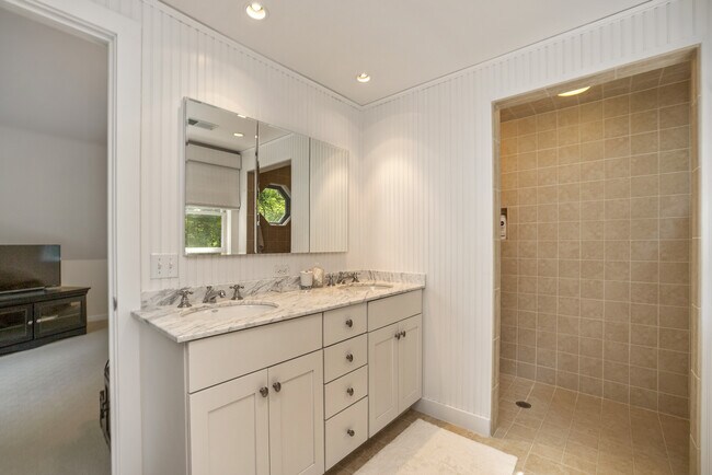 Building Photo - 268 Under Mountain Rd