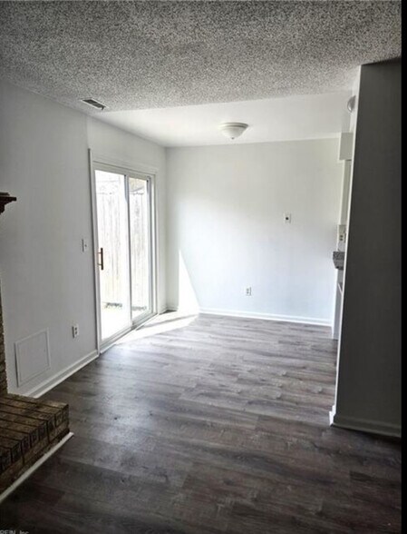 Building Photo - 691 Biltmore Dr