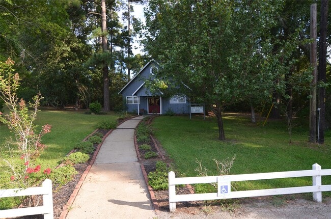 Building Photo - 9902 Trailway Dr
