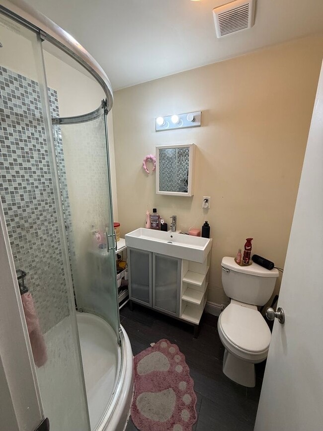 Building Photo - 1630 N Sydenham St