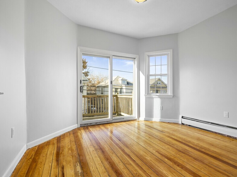 Building Photo - 42 William St