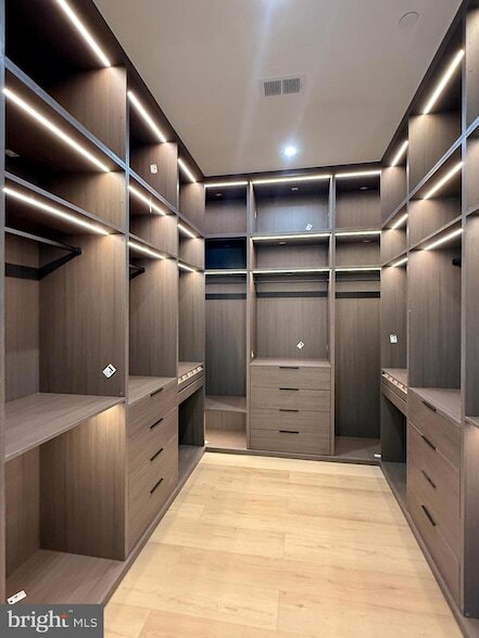 Building Photo - 8908 Mohawk Ln