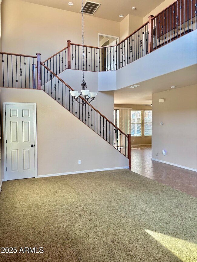 Building Photo - 5623 W Huntington Dr