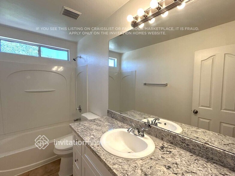 Building Photo - 7421 S 40th Ln