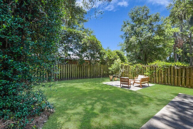 Building Photo - Fully Furnished Home in the Heart of Southside Savannah!